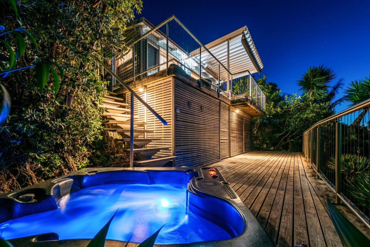 Bach On Burrell Villa Oneroa Exterior photo